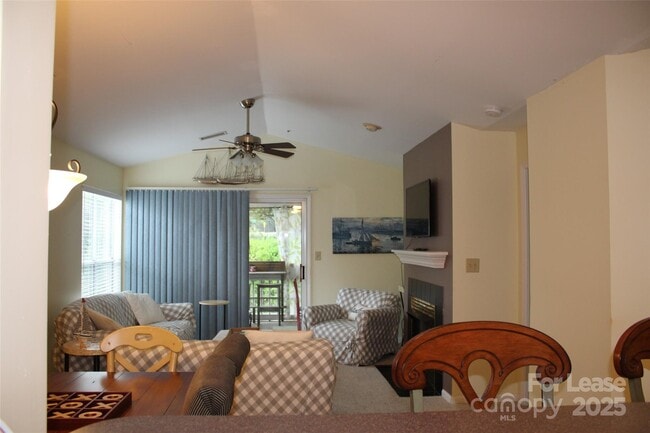 Building Photo - 763 Southwest Dr