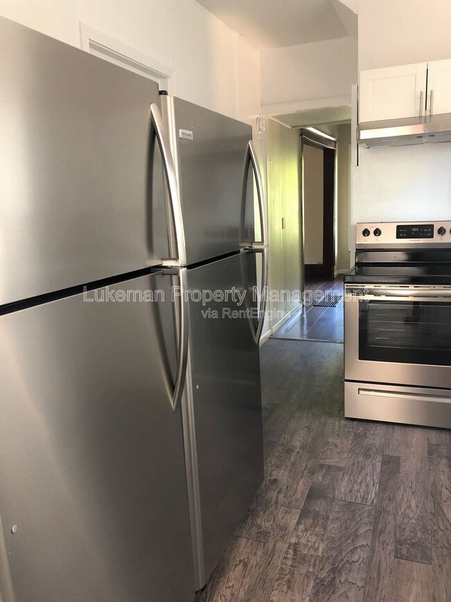 Building Photo - 701 Davis St