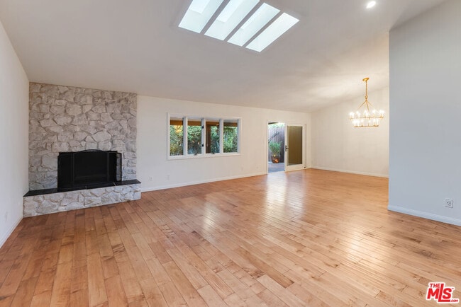 Building Photo - 4867 Finley Ave
