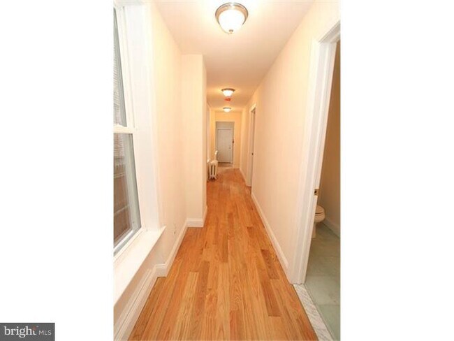 Building Photo - 2808 W Girard Ave