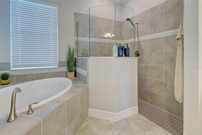 Building Photo - 15240 Spanish Point Dr