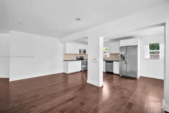 Building Photo - 2112 N 32nd Ct