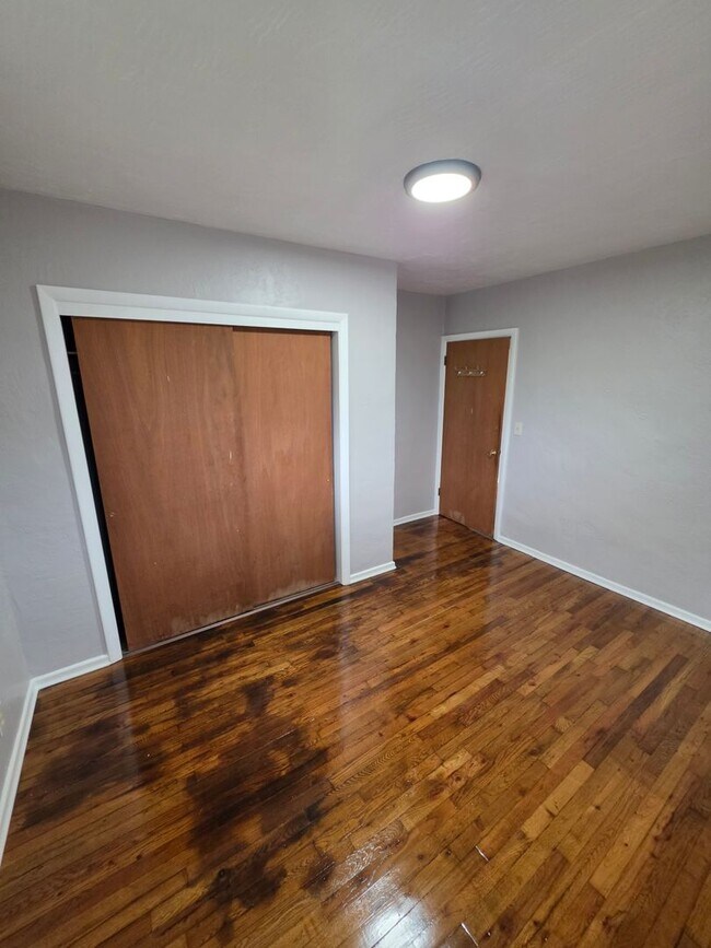 Building Photo - 149 Willard St