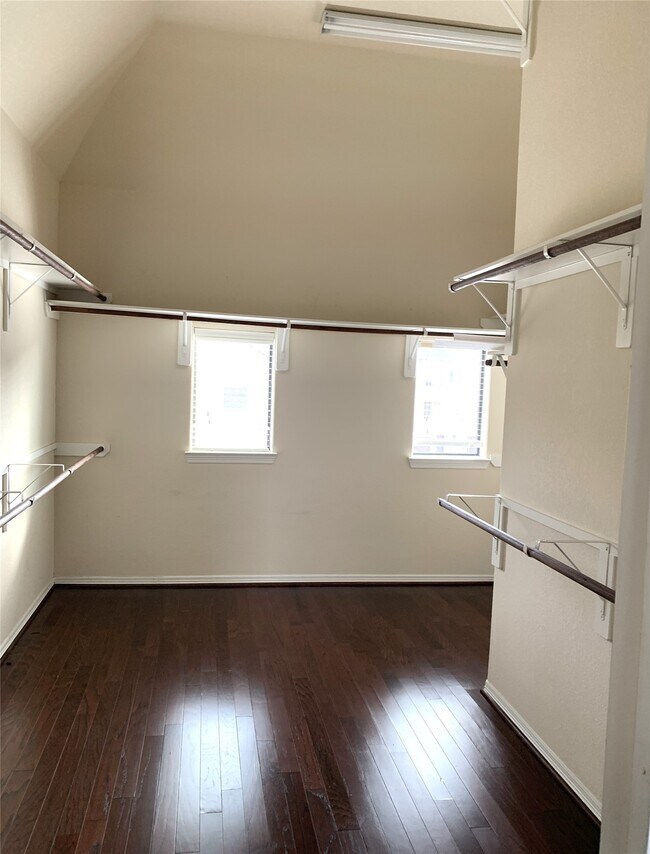 Building Photo - 3021 Kisling St
