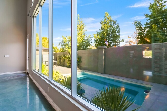 Building Photo - SW!!!  Pool!!! With jets!! Low Maintenance...