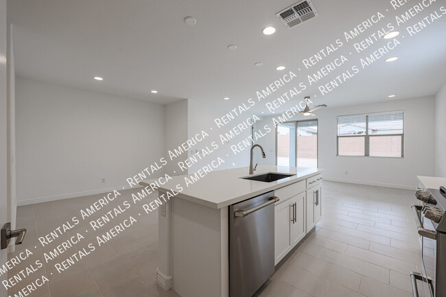 Building Photo - 16911 W Siesta Wy
