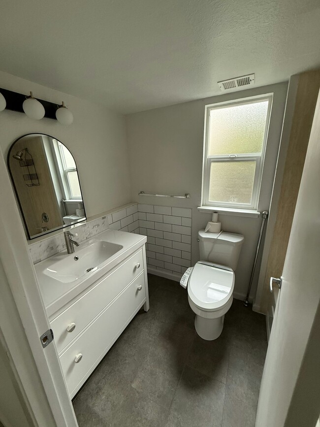 Building Photo - 1255 Detroit Ave