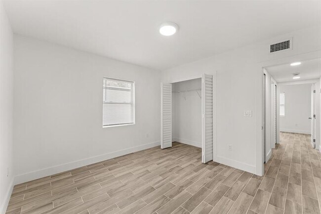 Building Photo - 602 S 13th St