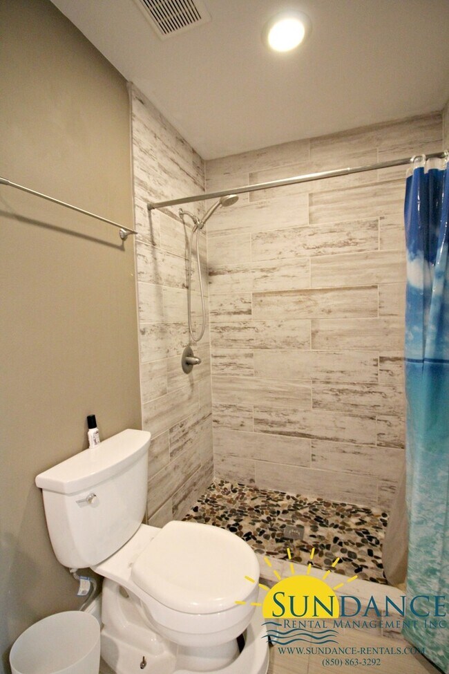 Building Photo - Great 4 Bedroom Home in Fort Walton
