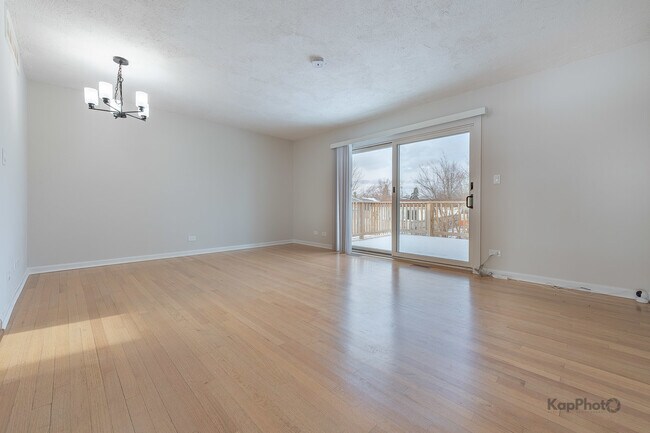 Building Photo - 8170 Northway Dr