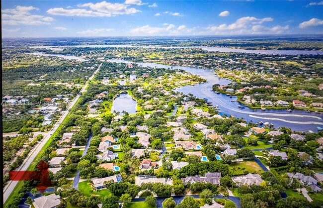 Building Photo - 18265 SE Ridgeview Dr