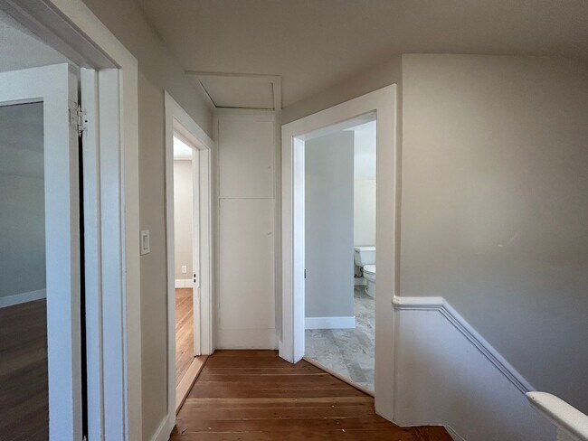 Building Photo - Rent Special! - Gorgeous 3 Bed + Bonus Roo...