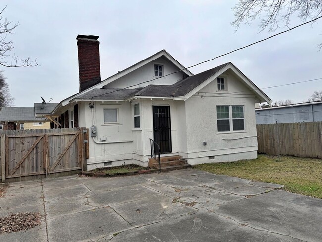 Building Photo - Recently Renovated Brick Home Minutes Away from Crosstown, Midtown, Rhodes & More!