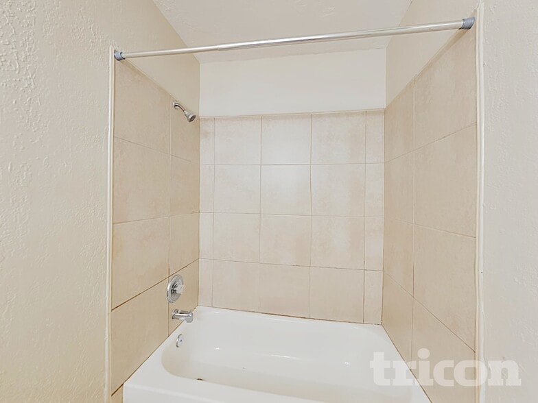 Building Photo - 900 Watt Cir