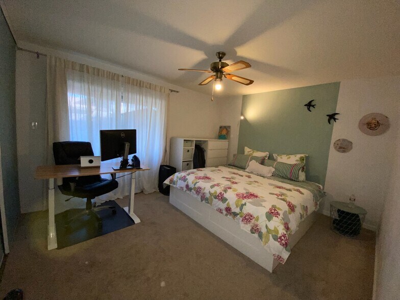 Building Photo - 5484 Roundtree Dr