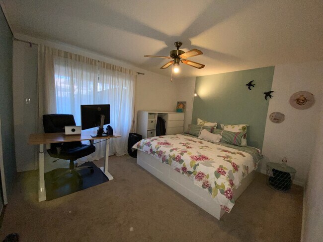 Building Photo - 5484 Roundtree Dr