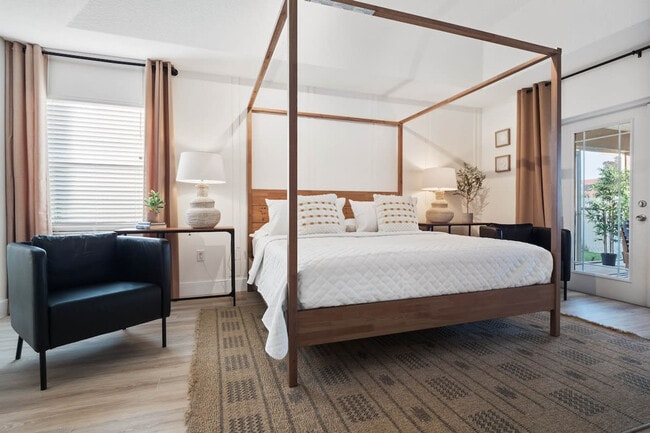 Building Photo - 6 Clinton Ct N