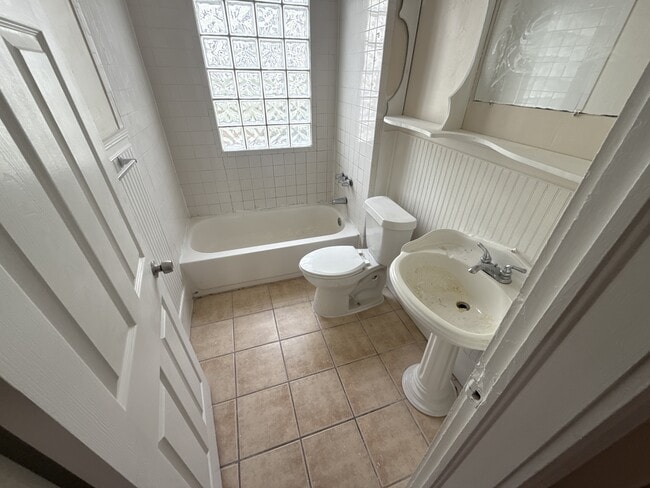 Building Photo - 780 Peeples St SW