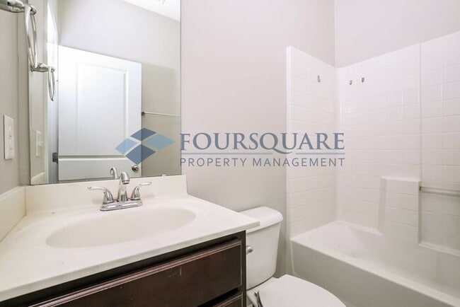 Building Photo - Conveniently Located Townhome With 3 Beds and 2.5 Baths