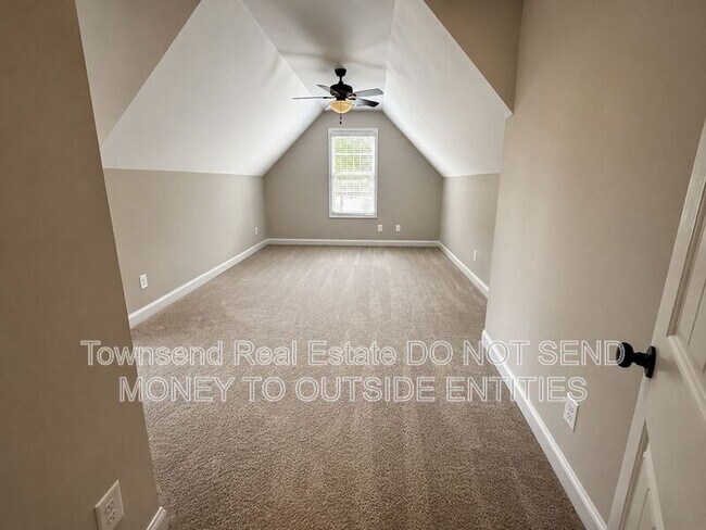 Building Photo - 621 Blawell Cir