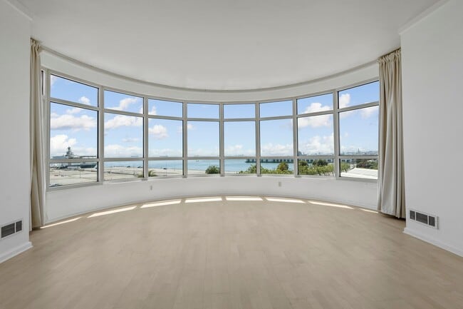Primary Photo - Light Filled 2 Bed, 2 Bath South Beach Por...