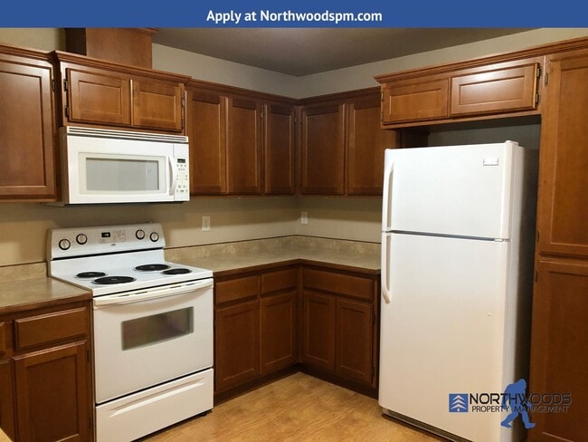 Building Photo - Located in Central Point in a 55 Plus Comm...