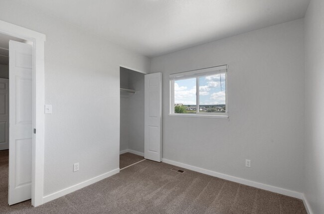 Building Photo - remodeled Monument town home