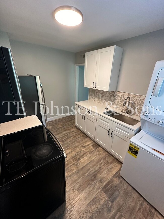 Building Photo - Charming 2 Bedroom Condo in Winston-Salem – Prime Location, Modern Comforts, and Convenience!