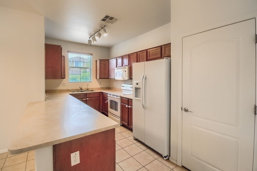 Building Photo - 3770 E Kristal Way