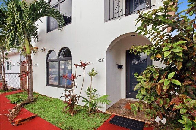 Building Photo - 3210 SW 26th St