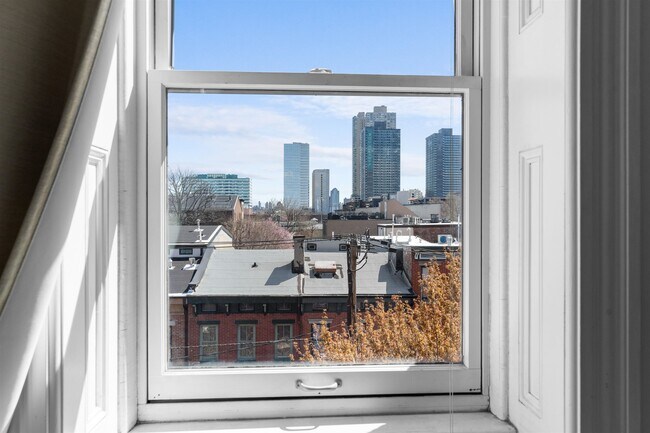 Building Photo - 109 Erie St