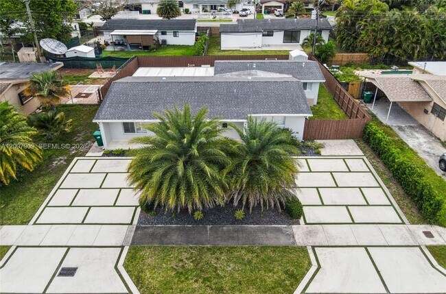 Building Photo - 4865 SW 94th Ave