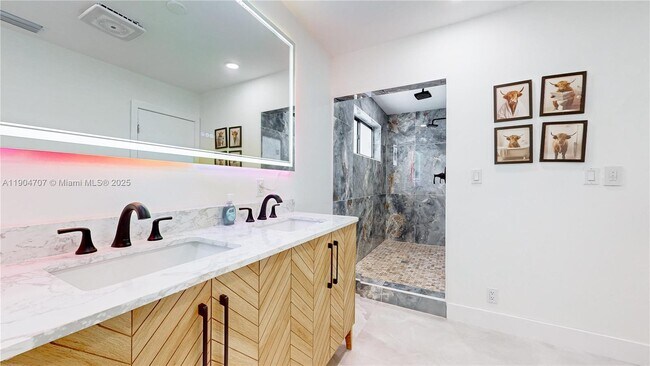 Building Photo - 2525 Garfield St