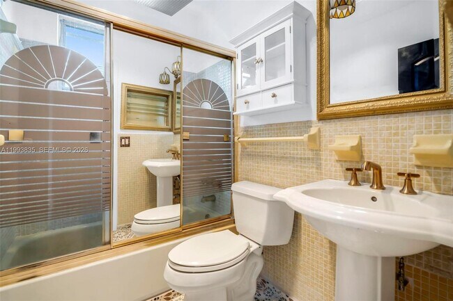 Building Photo - 285 NE 191st St