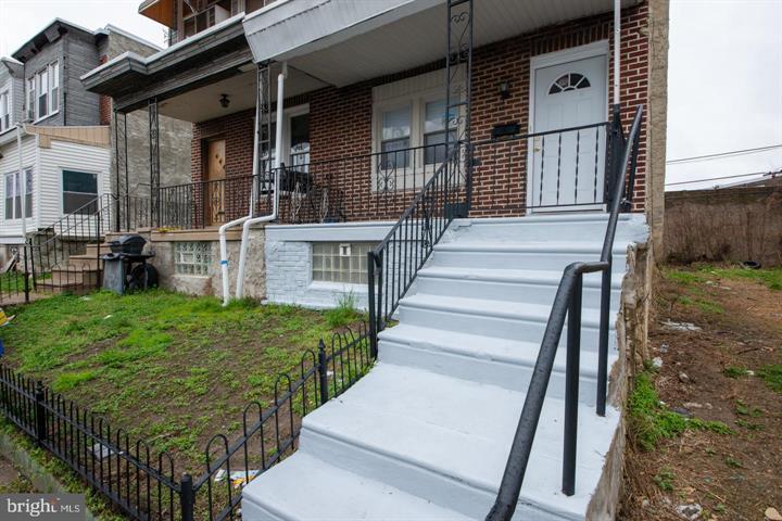 Building Photo - 2061 Wilmot St