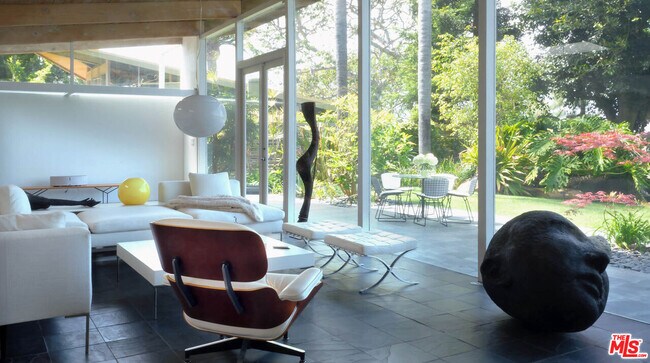 Building Photo - 15146 Mulholland Dr