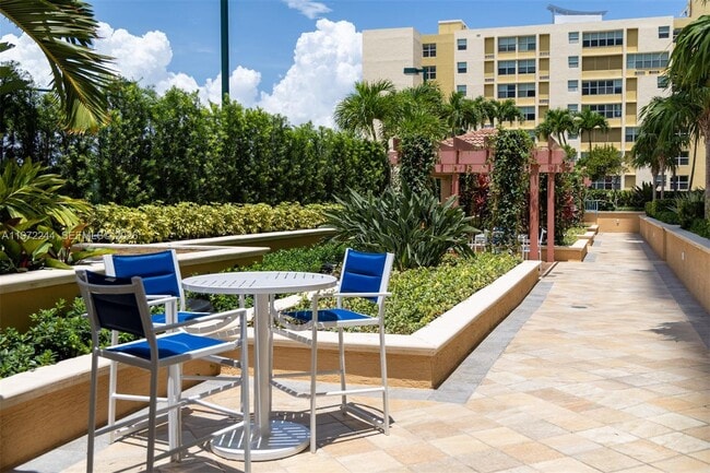 Building Photo - 90 Alton Rd