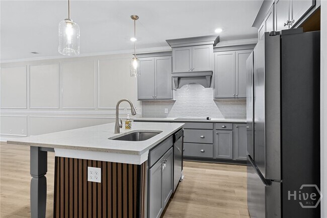 Building Photo - 241 Ridgewood Park Dr S