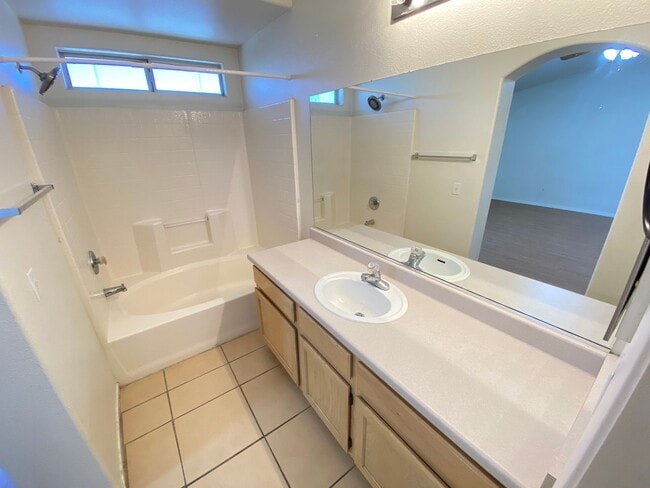 Building Photo - Charming 2 Bed/3Bath/2 Car Garage, Townhome nestled in this beautiful Summerlin North Gated Commu...