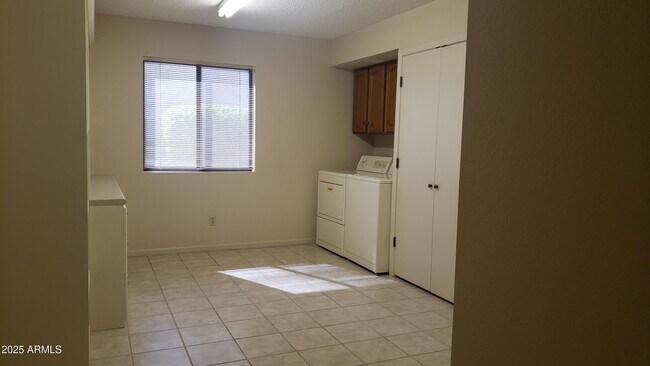 Building Photo - 16212 E Carmel Dr