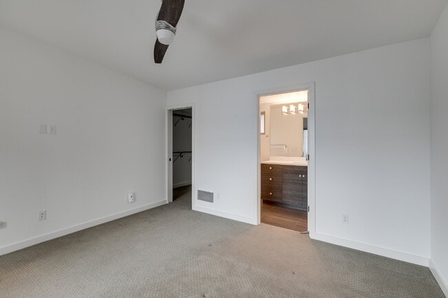 Building Photo - Modern Ballard 3 bedroom townhome for rent!