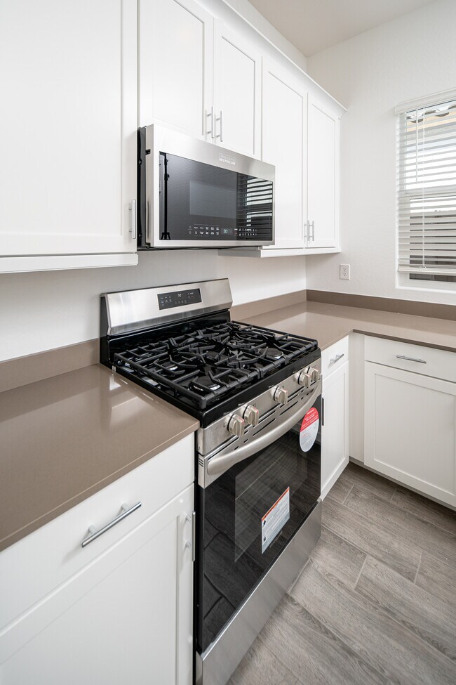 Building Photo - 3260 W Peak View Rd