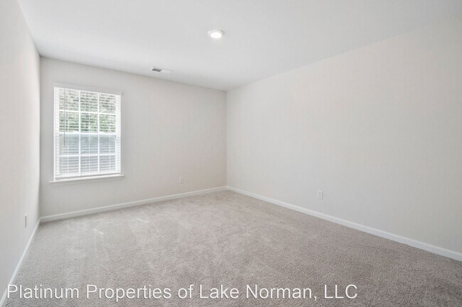 Building Photo - 5 br, 3 bath House - 16116 Trenton Green Lane