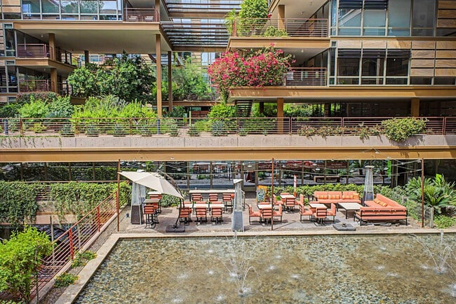 Building Photo - 7147 E Rancho Vista Dr