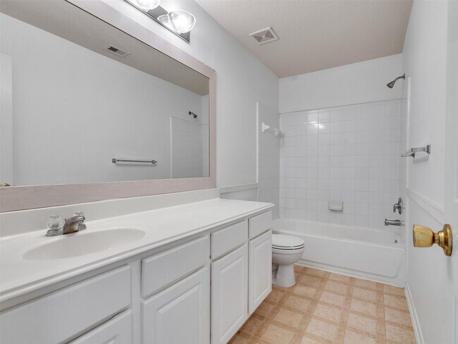 Building Photo - 9915 Valance Way