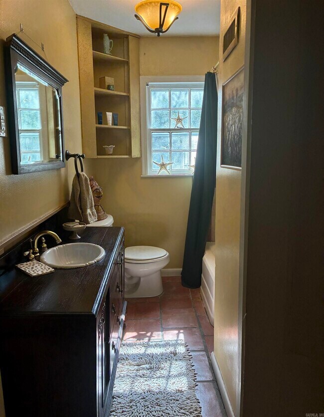 Building Photo - 404 N Jackson St