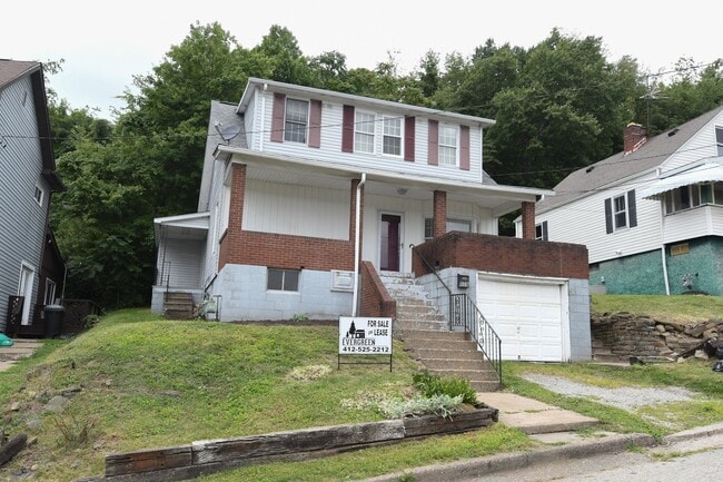 Primary Photo - 5 Bed /2 Bath Single Family Home for Rent ...