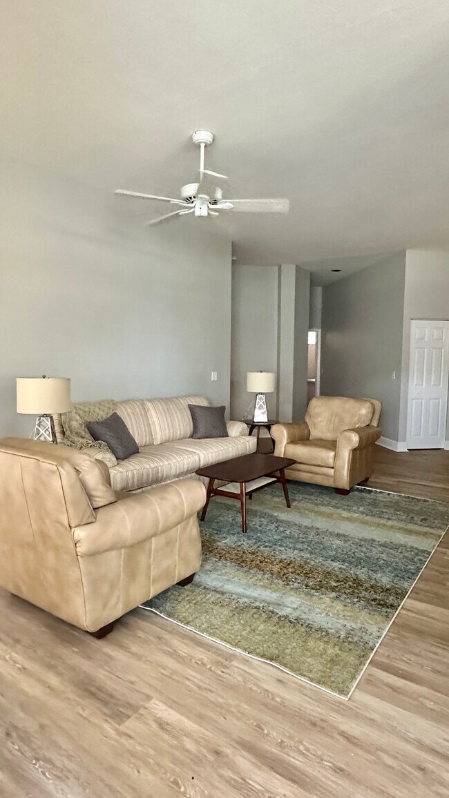 Building Photo - 9141 Las Maderas Dr