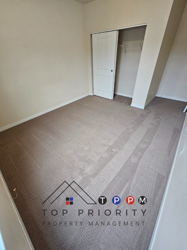 Building Photo - 2 Bedroom | 1 Bathroom Apartment in Cedar ...