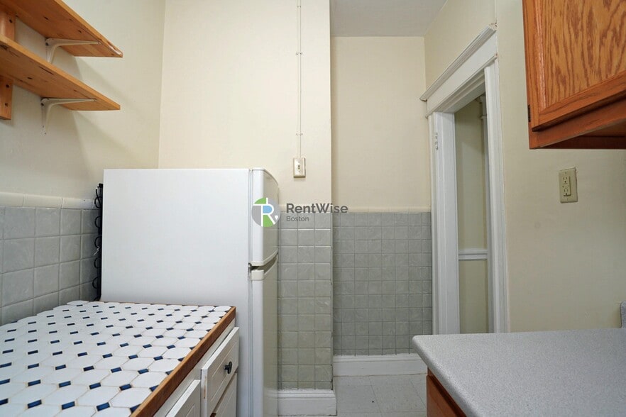 Building Photo - 68 Woodstock Ave